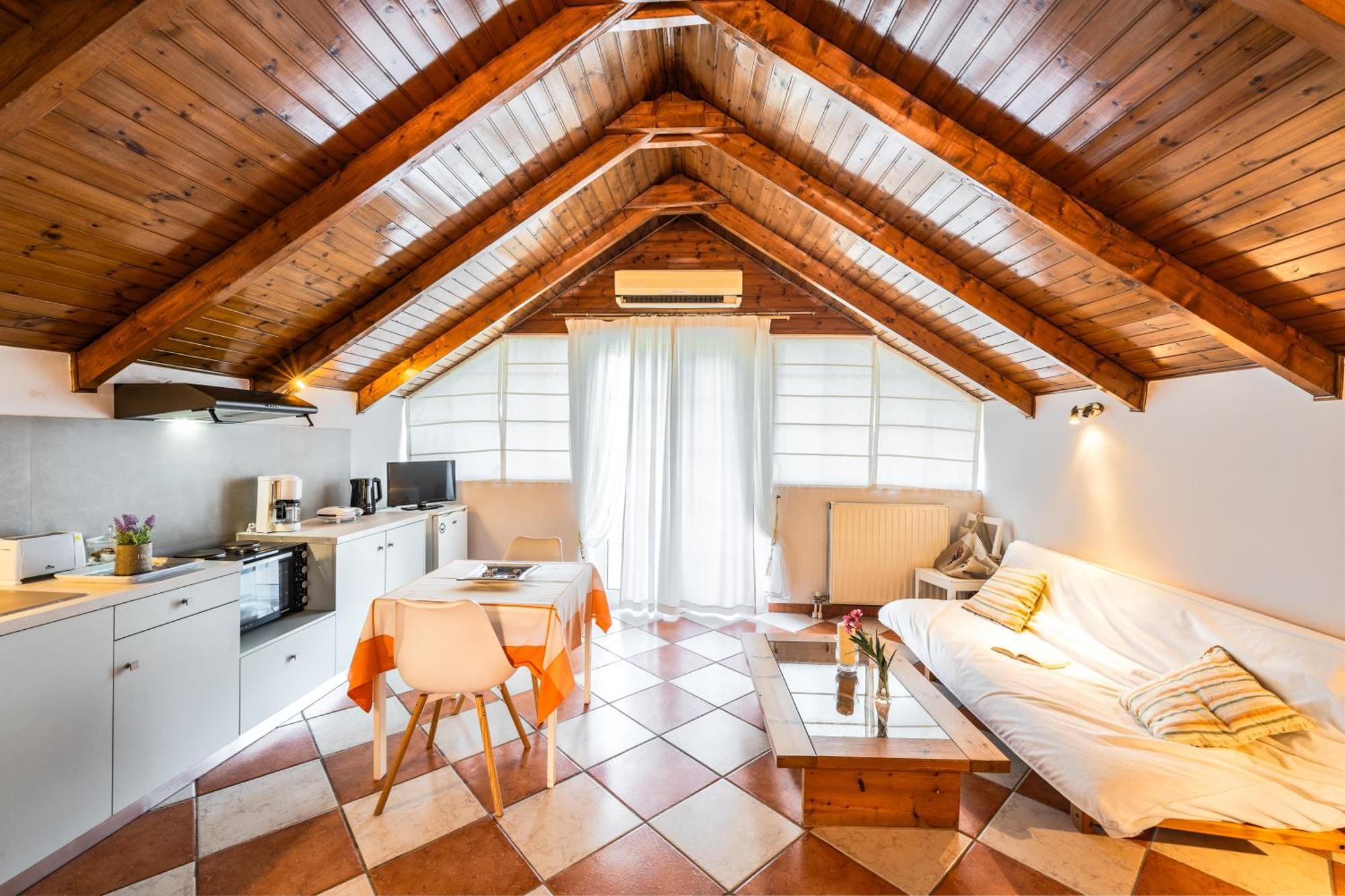 Rosa Seaview Loft Apartment ไซคิย์นธอสทาวน์ ภายนอก รูปภาพ